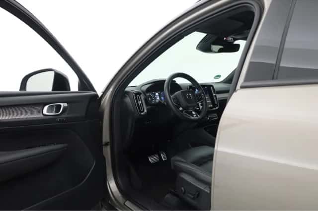 Volvo XC40 (2021) thumbnail 4