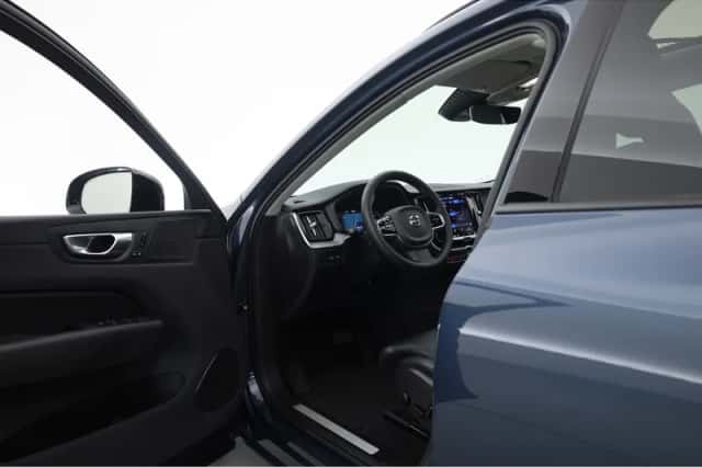 Volvo XC60 (2023) thumbnail 4