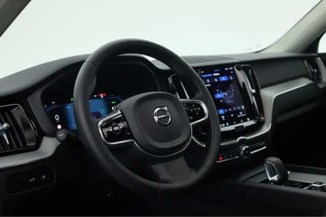 Volvo XC60 (2023) thumbnail 5