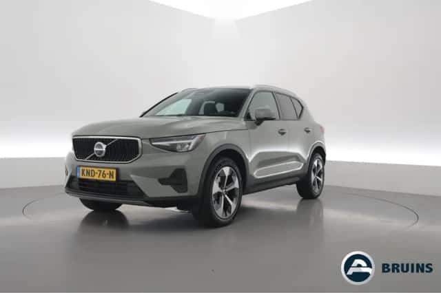 Volvo XC40 (2024) thumbnail 1