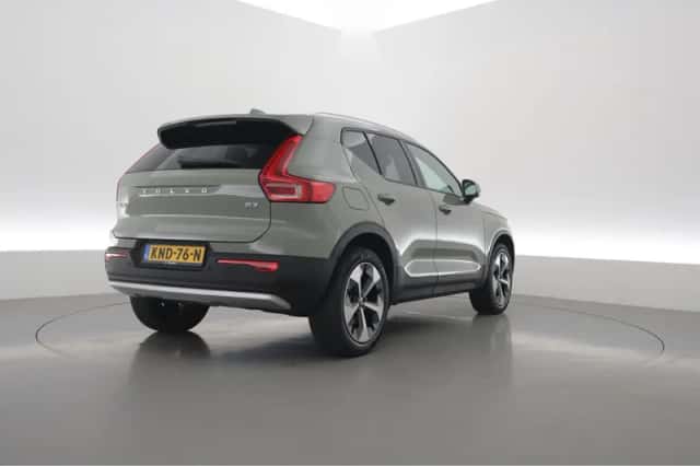 Volvo XC40 (2024) thumbnail 2