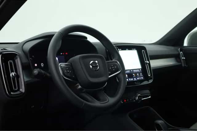 Volvo XC40 (2024) thumbnail 5