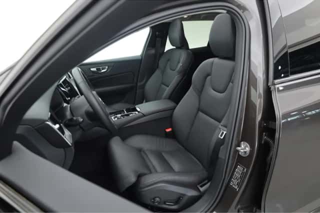 Volvo V60 (2024) thumbnail 3