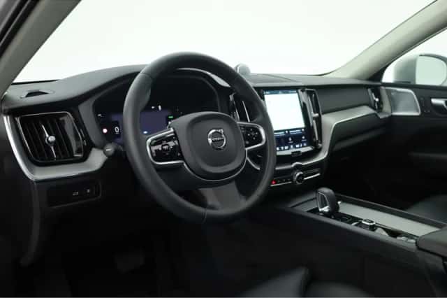 Volvo XC60 (2023) thumbnail 4