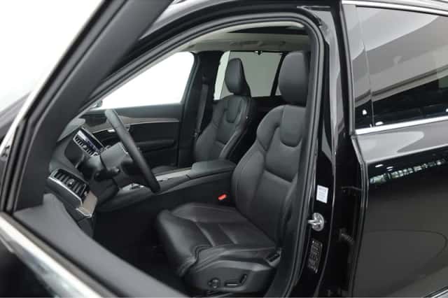 Volvo XC90 (2023) thumbnail 3
