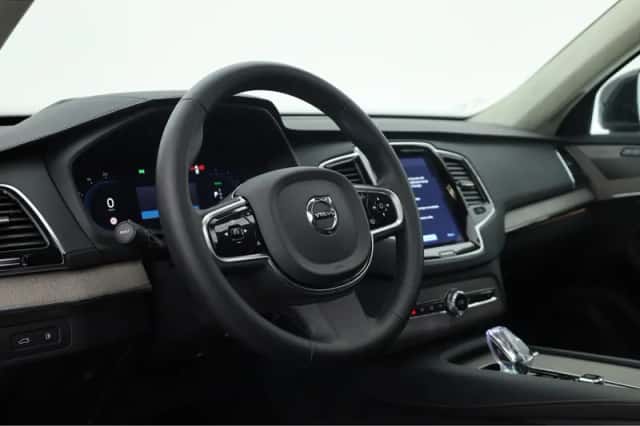 Volvo XC90 (2023) thumbnail 4