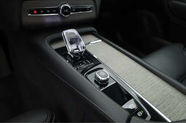 Volvo XC90 (2023) thumbnail 5