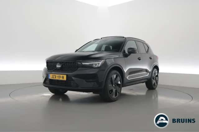 Volvo XC40 (2025) thumbnail 1