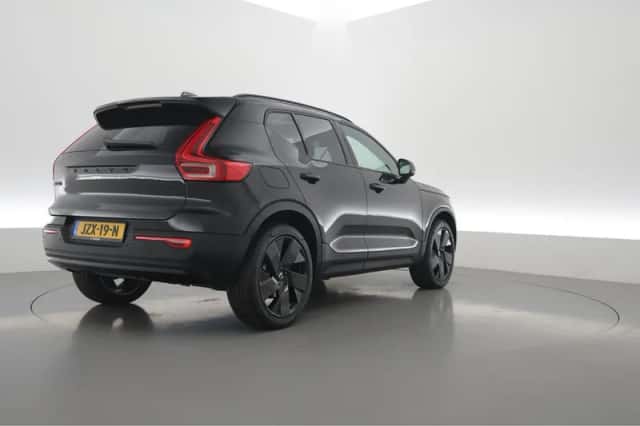 Volvo XC40 (2025) thumbnail 2