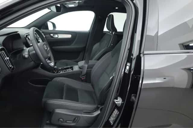 Volvo XC40 (2025) thumbnail 3