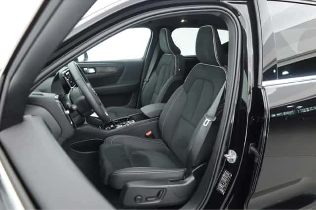 Volvo XC40 (2023) thumbnail 3