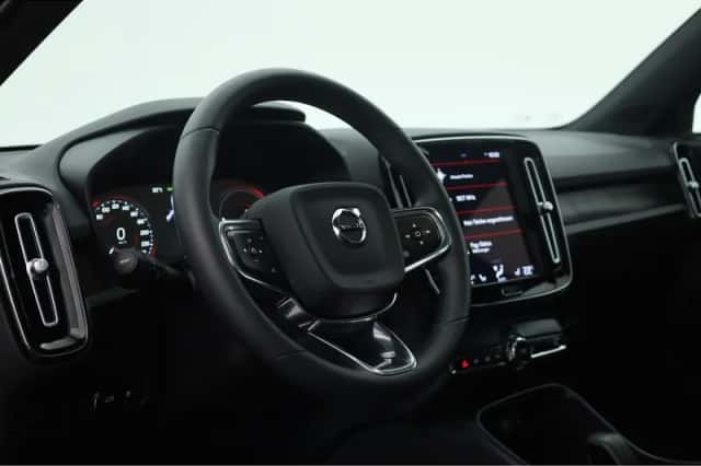 Volvo XC40 (2023) thumbnail 4