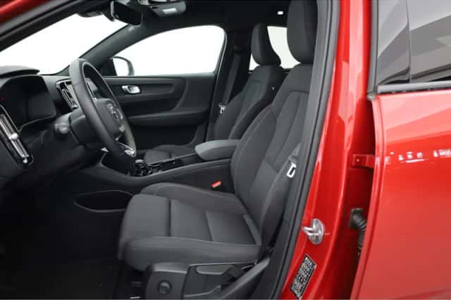 Volvo C40 (2023) thumbnail 3