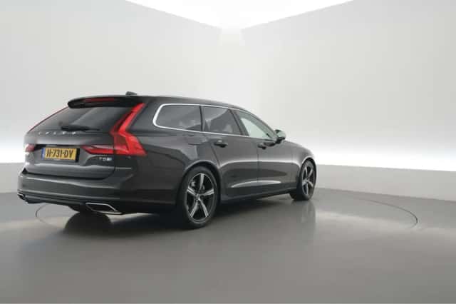 Volvo V90 (2018) thumbnail 2