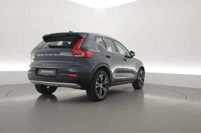 Volvo XC40 (2021) thumbnail 2