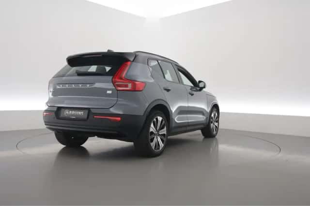 Volvo XC40 (2023) thumbnail 2