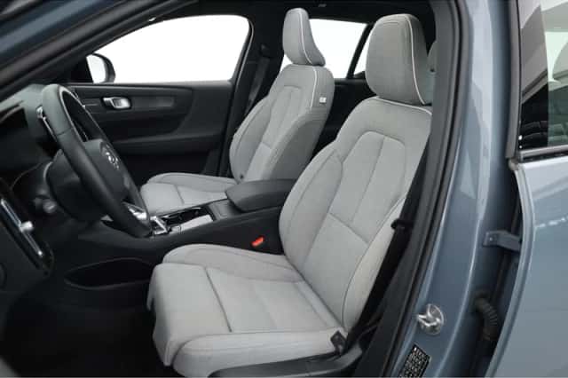Volvo XC40 (2023) thumbnail 3