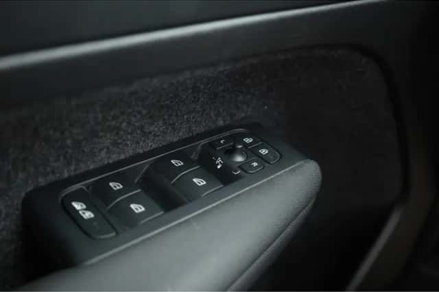 Volvo XC40 (2023) thumbnail 6