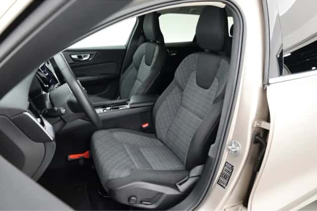 Volvo V60 (2022) thumbnail 3