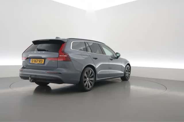 Volvo V60 (2023) thumbnail 2