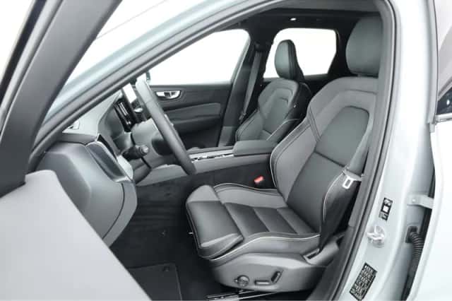 Volvo XC60 (2025) thumbnail 3