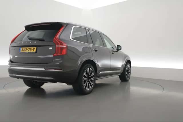 Volvo XC90 (2023) thumbnail 2