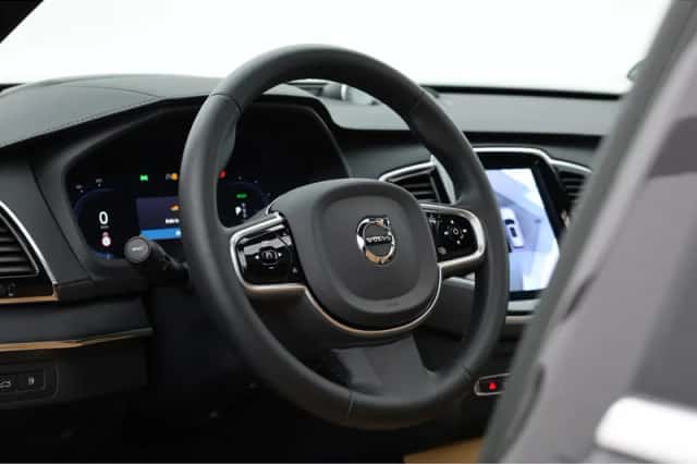 Volvo XC90 (2023) thumbnail 4