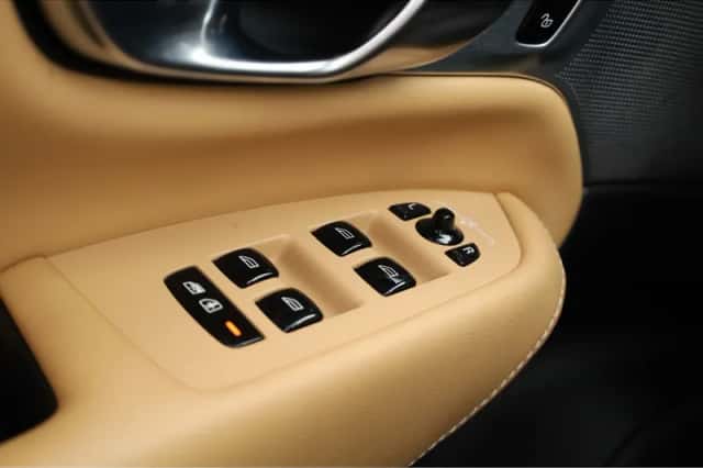 Volvo XC90 (2023) thumbnail 6