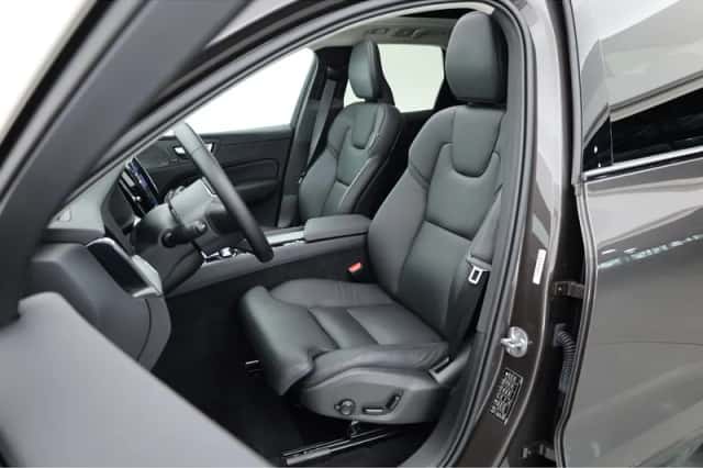 Volvo XC60 (2025) thumbnail 3