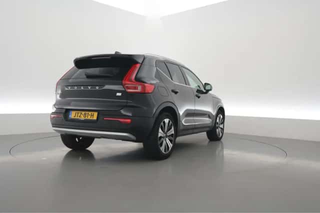 Volvo XC40 (2022) thumbnail 2