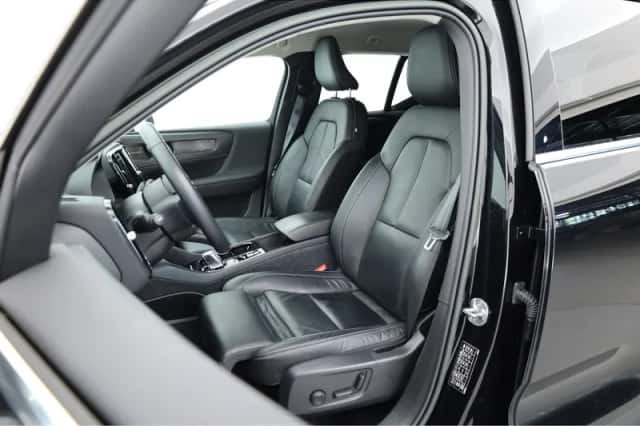 Volvo XC40 (2022) thumbnail 3