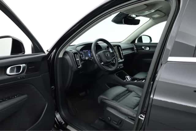Volvo XC40 (2022) thumbnail 4