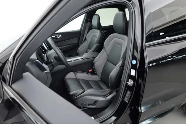 Volvo XC60 (2024) thumbnail 3