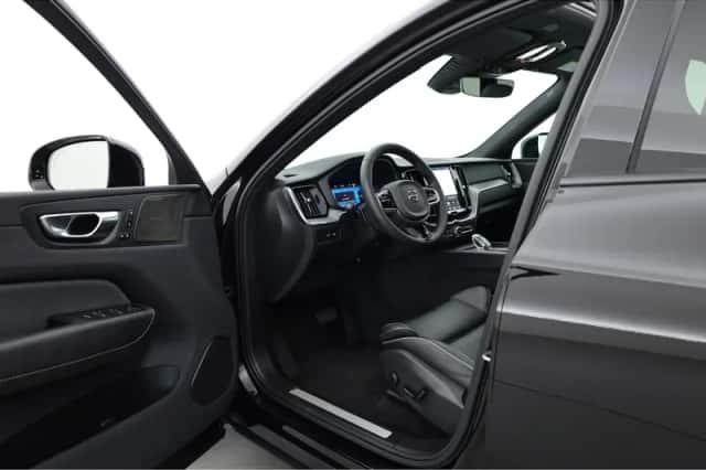 Volvo XC60 (2024) thumbnail 4