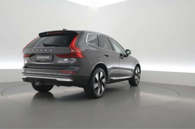 Volvo XC60 (2023) thumbnail 2