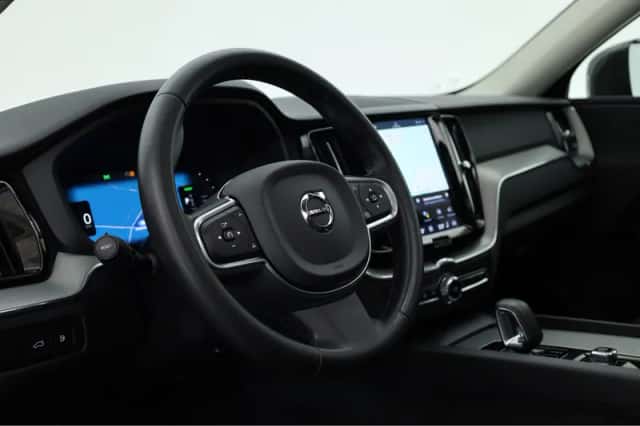 Volvo XC60 (2023) thumbnail 5
