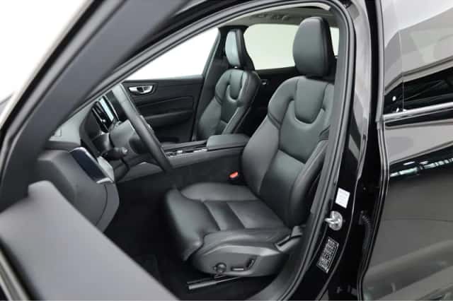 Volvo XC60 (2023) thumbnail 3