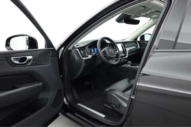 Volvo XC60 (2023) thumbnail 4