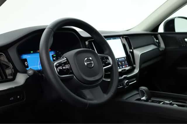 Volvo XC60 (2023) thumbnail 5