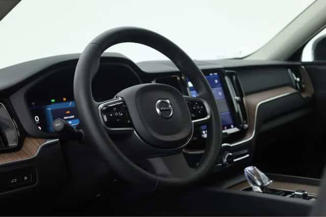 Volvo XC60 (2023) thumbnail 4