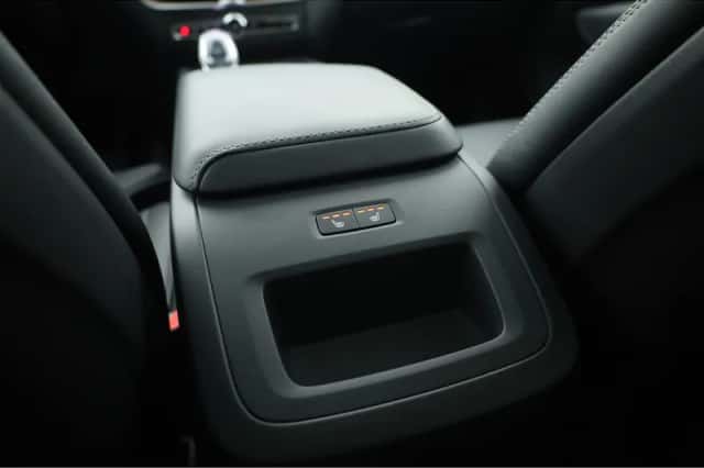 Volvo XC60 (2023) thumbnail 5