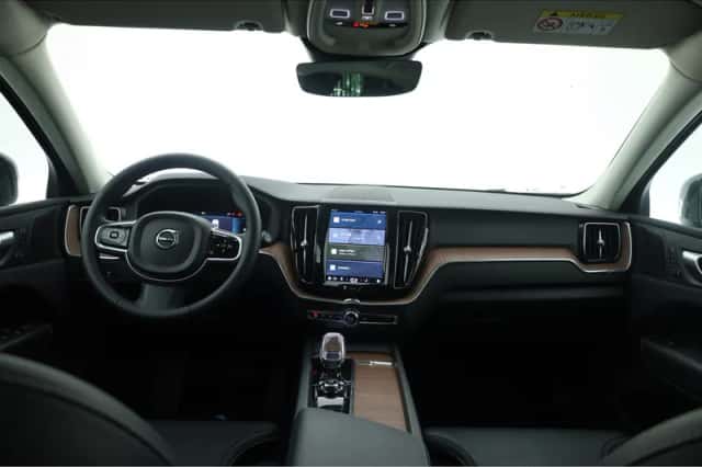 Volvo XC60 (2023) thumbnail 6