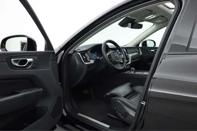 Volvo XC60 (2023) thumbnail 4