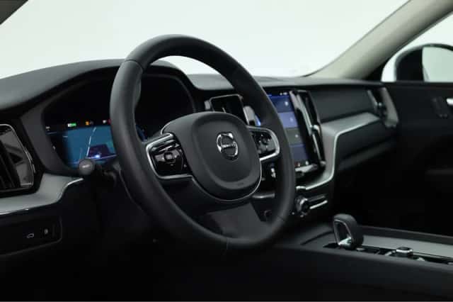 Volvo XC60 (2023) thumbnail 5