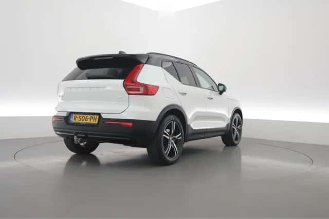 Volvo XC40 (2021) thumbnail 2