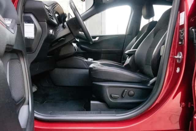 Ford Kuga (2022) thumbnail 5