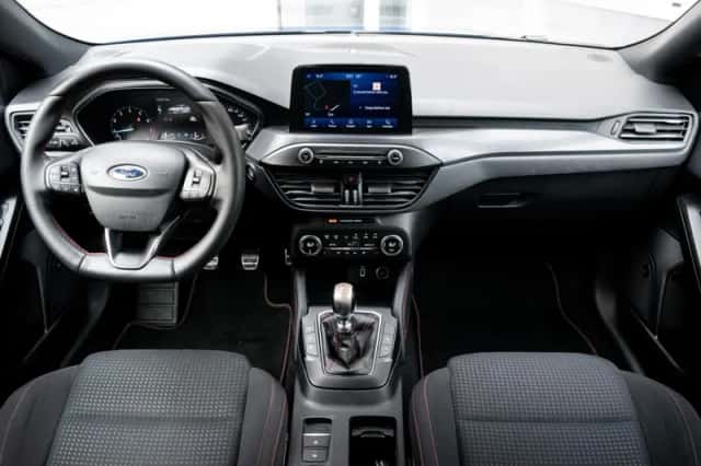 Ford Focus (2019) thumbnail 3