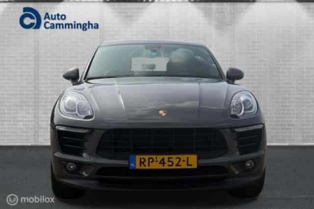 Porsche Macan (2018) thumbnail 2