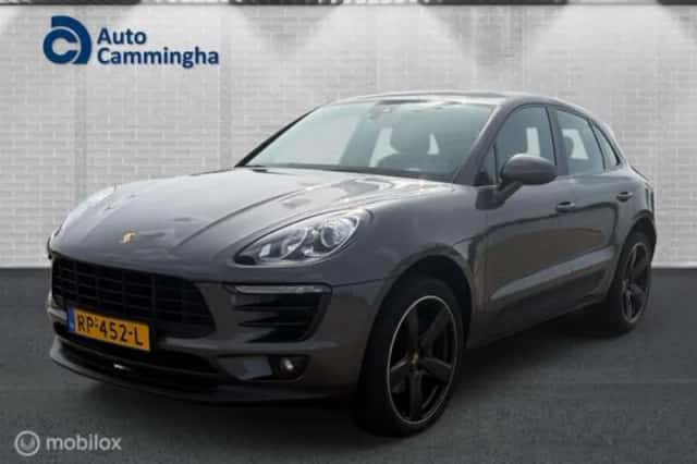 Porsche Macan (2018) thumbnail 3