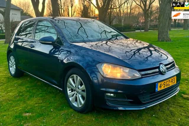 Volkswagen Golf (2013) thumbnail 1